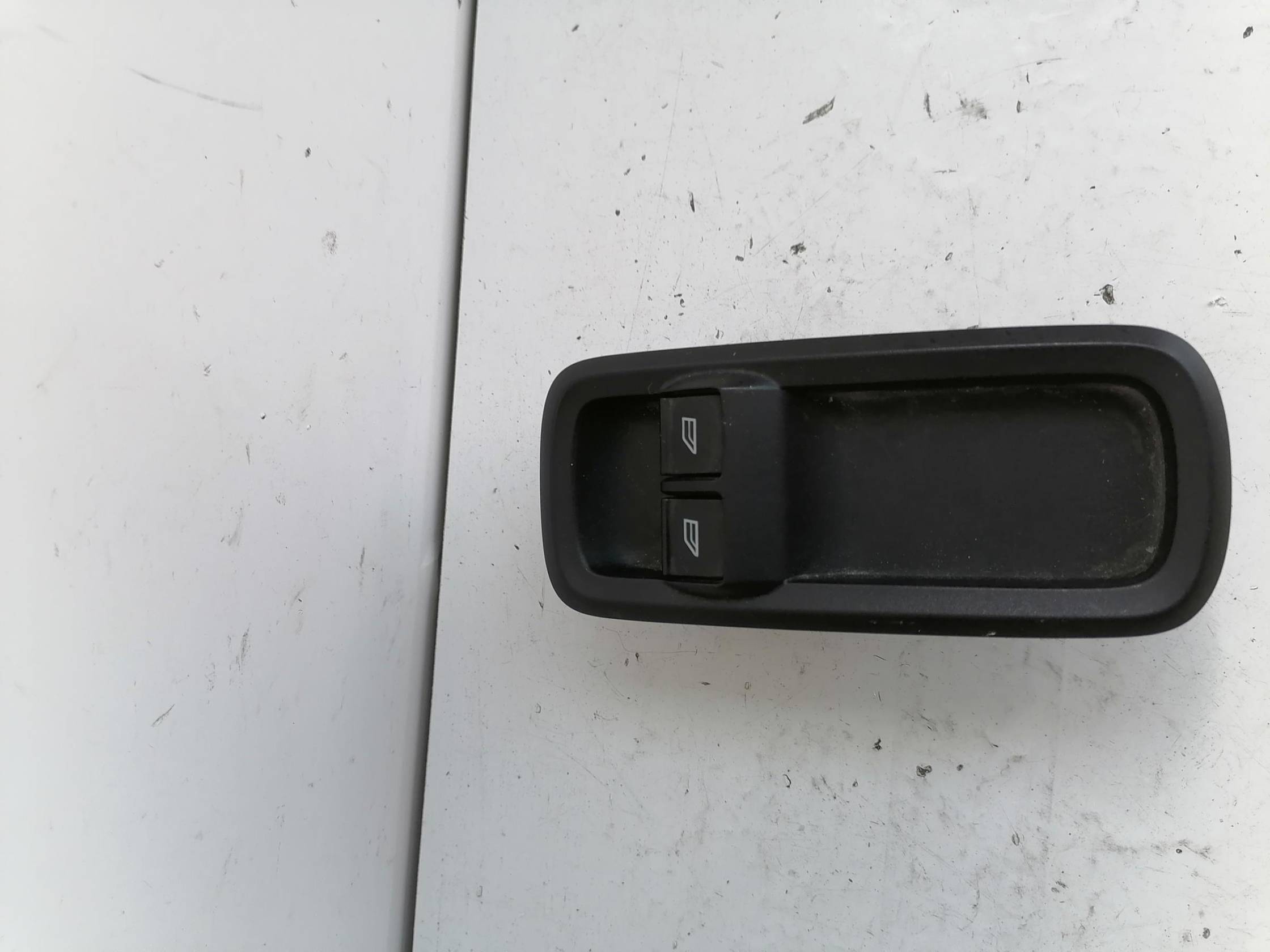 Interruttore alzacristalli porta ant.